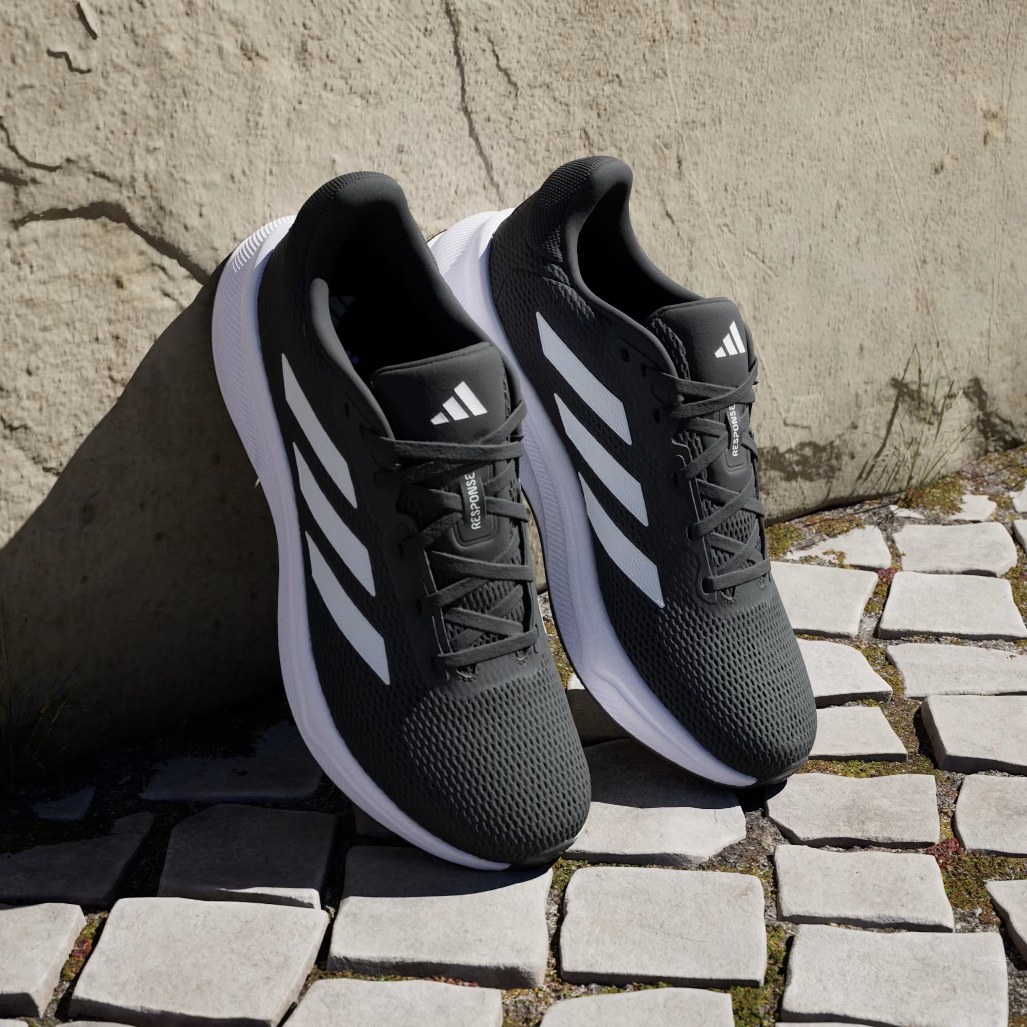 Zapatillas_Response_Negro_IH6007_HM5 JPEG